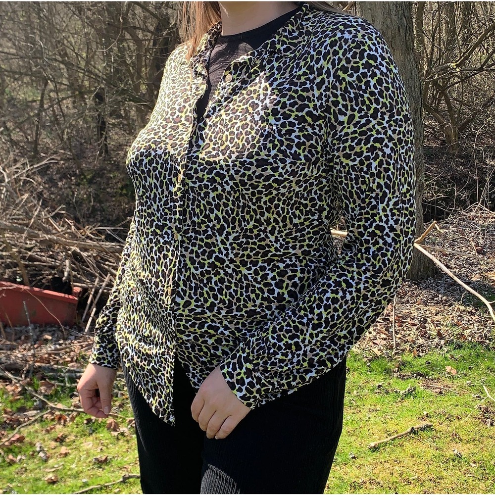 Jokes New York Leopard Print Button Up Size M - image 1